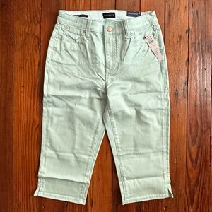 NWT NIP Talbots Pedal Pusher slimming Jean 4P